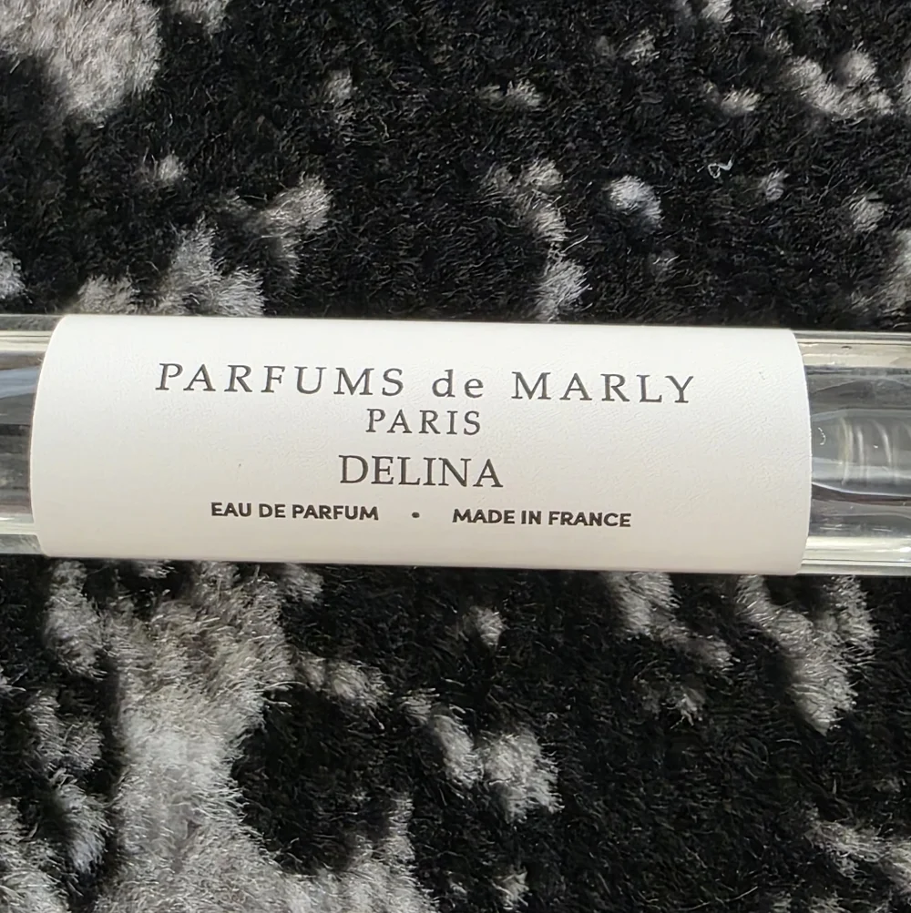 Delina by Parfums de Marly Eau de Parfum Scentbird Travel Spray .27 Fl Oz - Picture 2 of 8